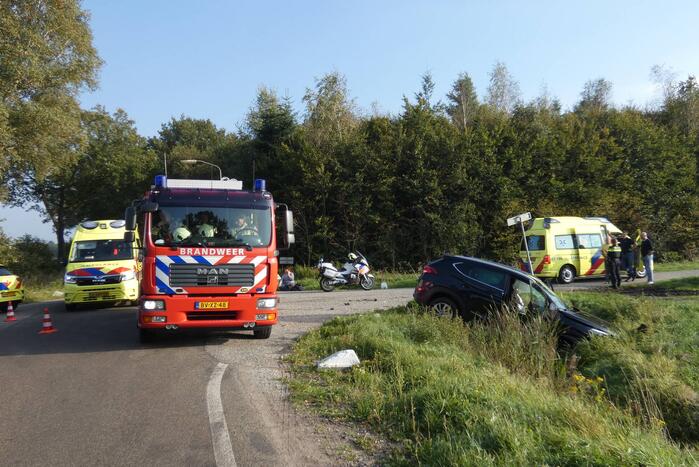 Twee auto's in de sloot door ongeval