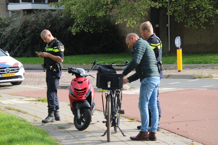Aanrijding tussen fiets en scooter