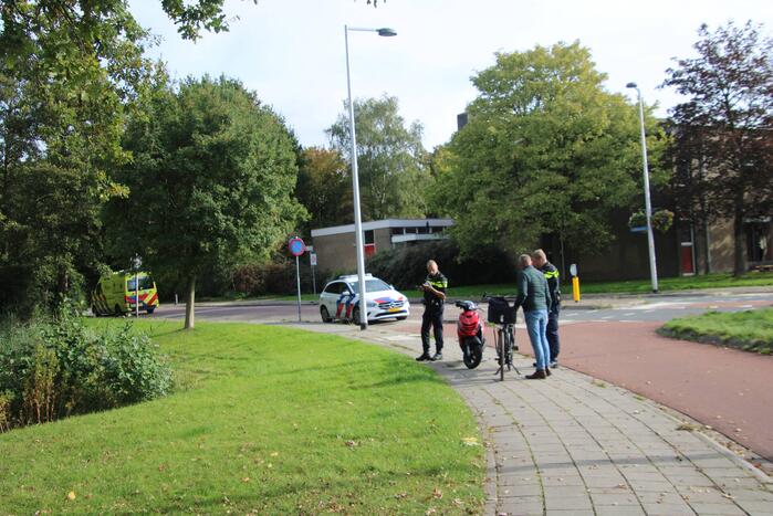 Aanrijding tussen fiets en scooter