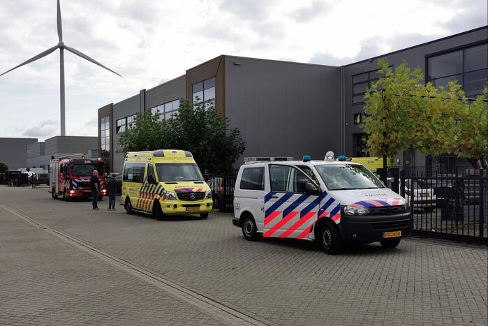 Hulpdiensten groots ingezet bij bedrijfspand