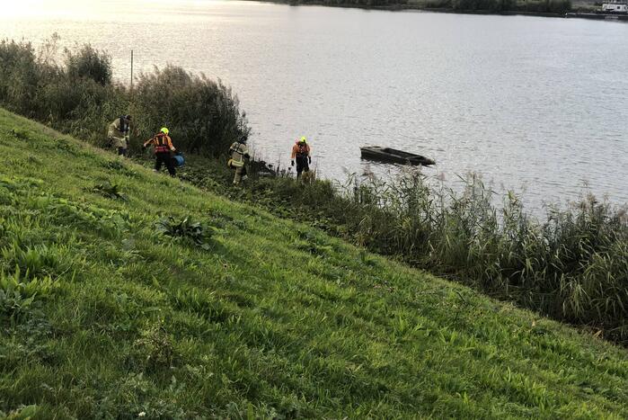 Hulpdiensten ingezet voor gezonken boot
