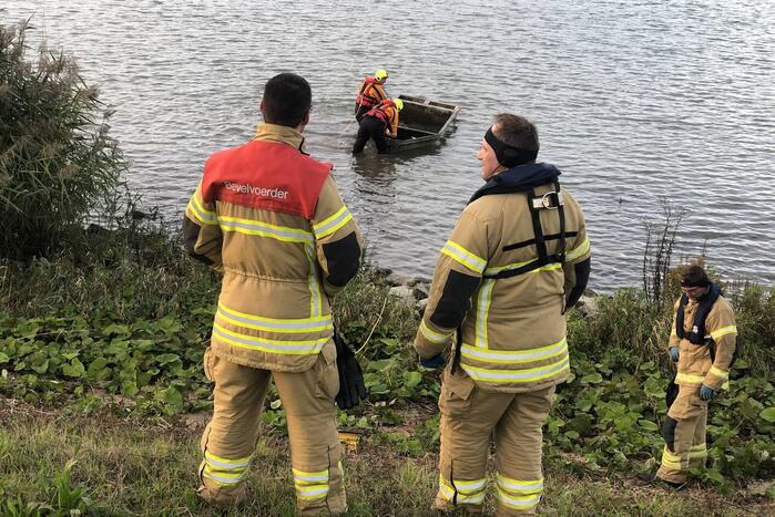 Hulpdiensten ingezet voor gezonken boot