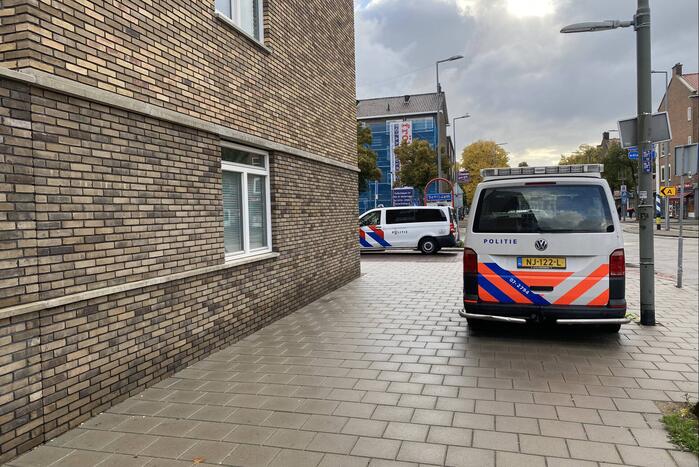 Twee getinte jongens in PostNL-kleding plegen woningoverval