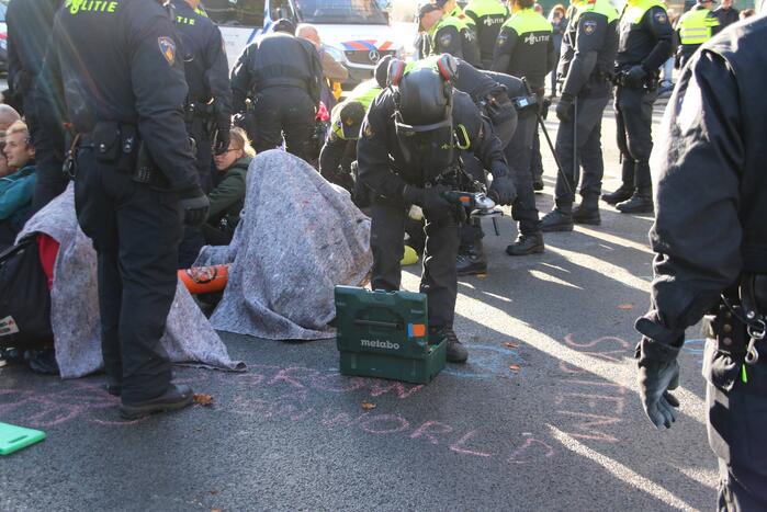Opnieuw zorgen klimaatactivisten voor verkeershinder