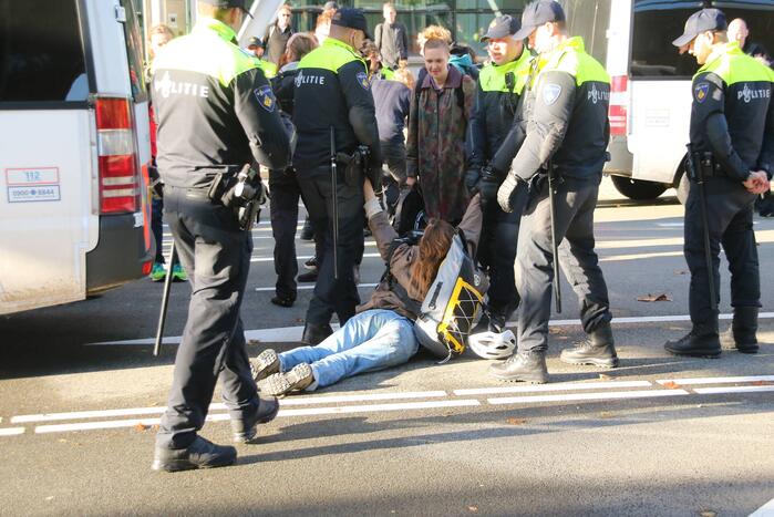 Opnieuw zorgen klimaatactivisten voor verkeershinder