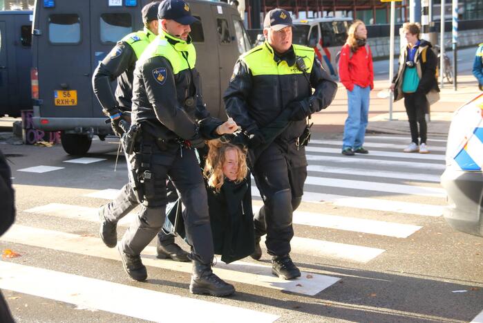 Opnieuw zorgen klimaatactivisten voor verkeershinder