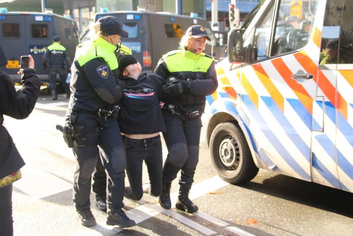 Opnieuw zorgen klimaatactivisten voor verkeershinder