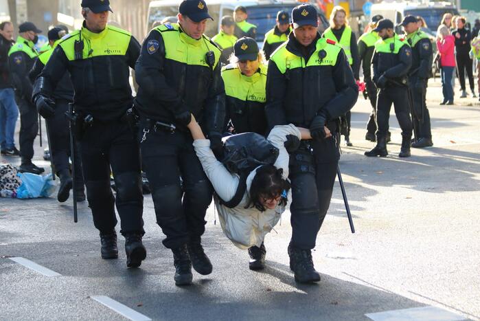 Opnieuw zorgen klimaatactivisten voor verkeershinder