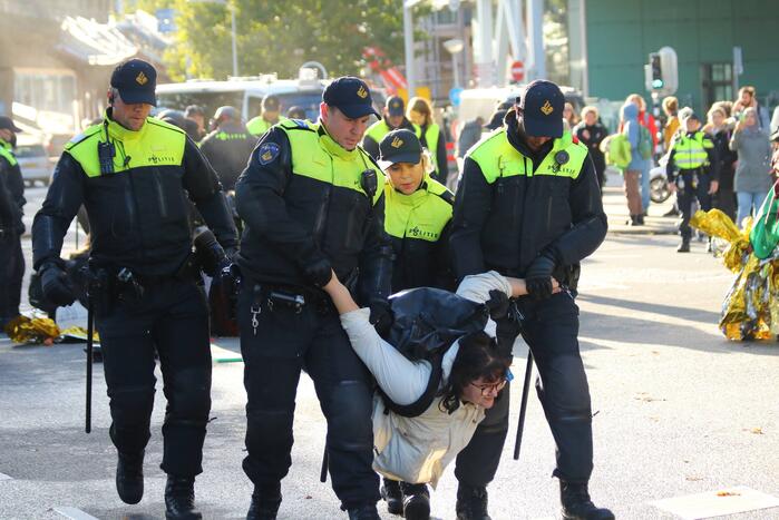 Opnieuw zorgen klimaatactivisten voor verkeershinder