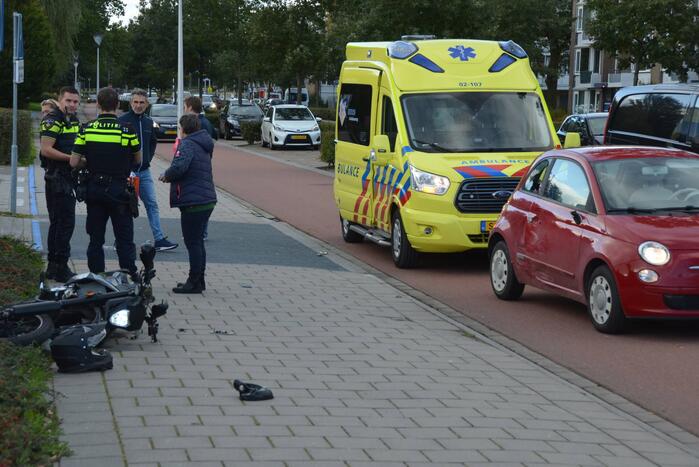 Gewonde bij ongeval tussen scooter en personenauto