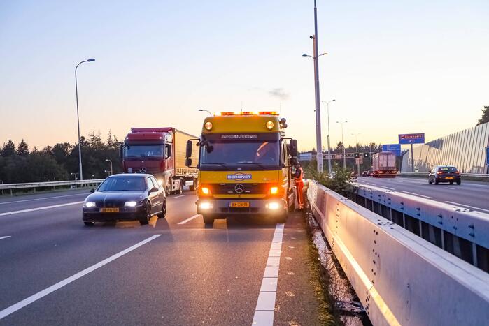 Automobilist strandt met lekke band op snelweg