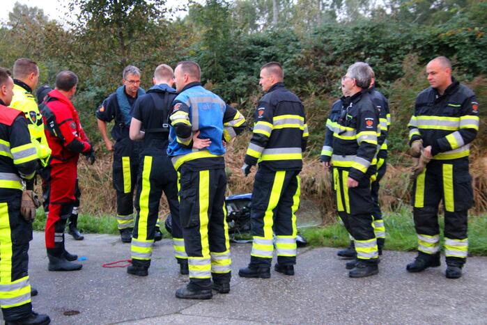 Zoekactie in water na vondst scooter in sloot