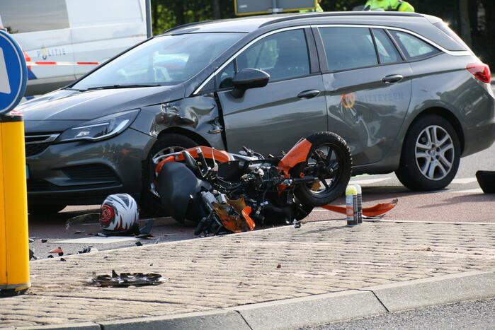 Brommerrijder gewond bij aanrijding