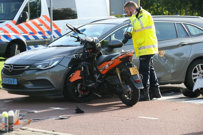 Brommerrijder gewond bij aanrijding