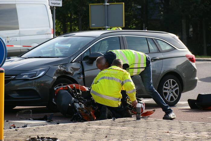Brommerrijder gewond bij aanrijding