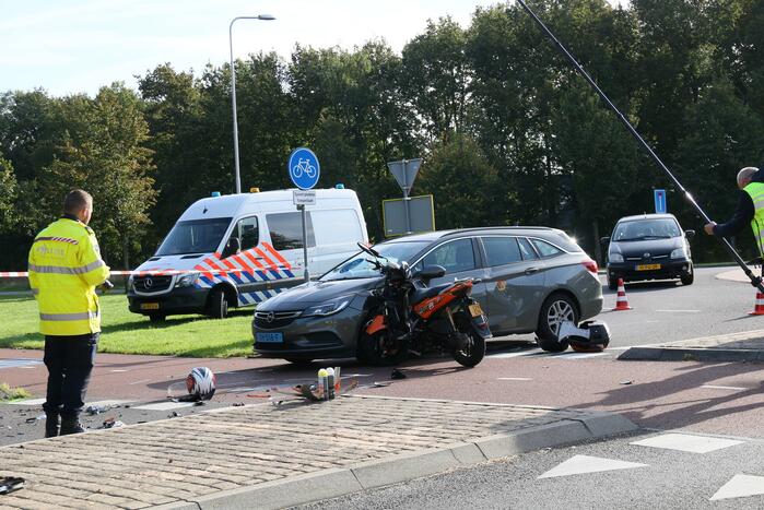 Brommerrijder gewond bij aanrijding