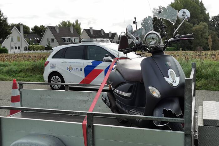 Scooterrijder gewond bij botsing met fietsster