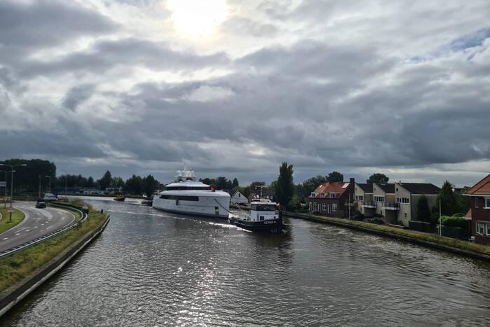 Jachtschepen Kaaimaneiland trekken veel bekijks