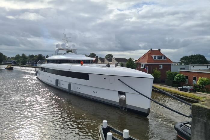 Jachtschepen Kaaimaneiland trekken veel bekijks