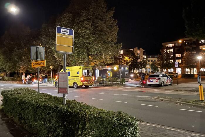 Personenauto en fietser met elkaar in botsing