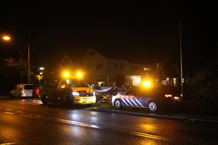 Personenauto in botsing met bromfietser