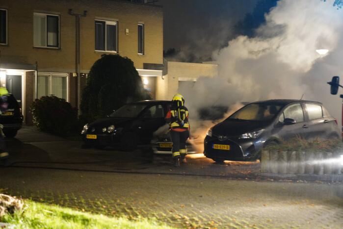 Brand in motorcompartiment van auto