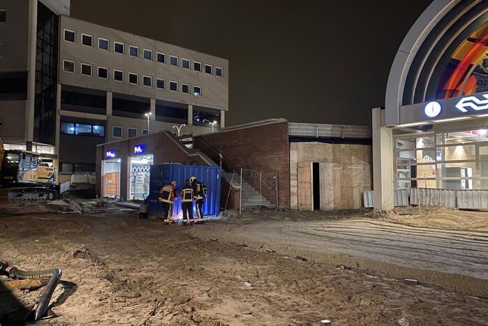 Brand naast bouwcontainer