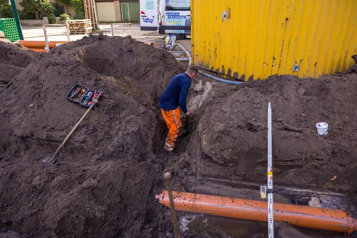 Waterleiding geraakt bij graafwerkzaamheden