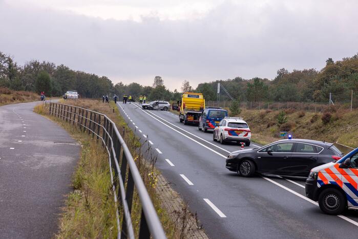 Provincialeweg afgesloten na flink verkeersongeval