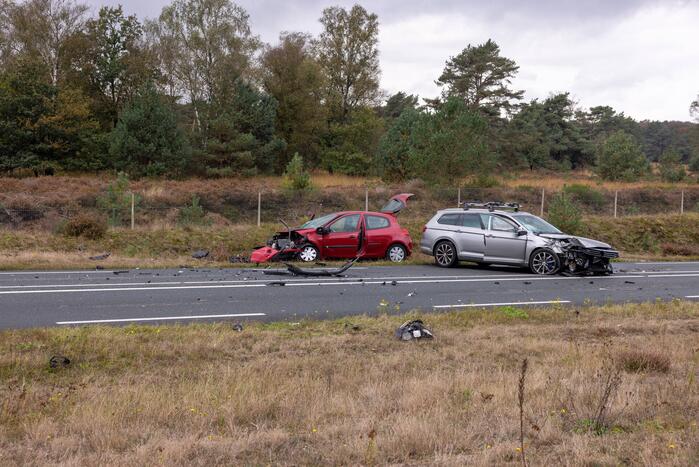 Provincialeweg afgesloten na flink verkeersongeval