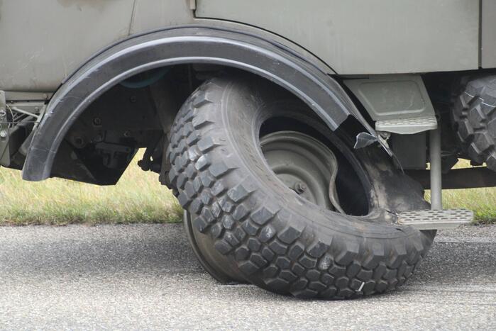 Provincialeweg afgesloten na flink verkeersongeval