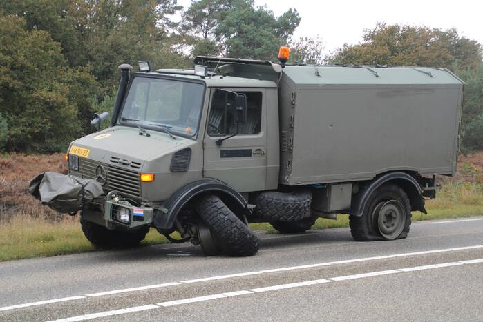 Provincialeweg afgesloten na flink verkeersongeval