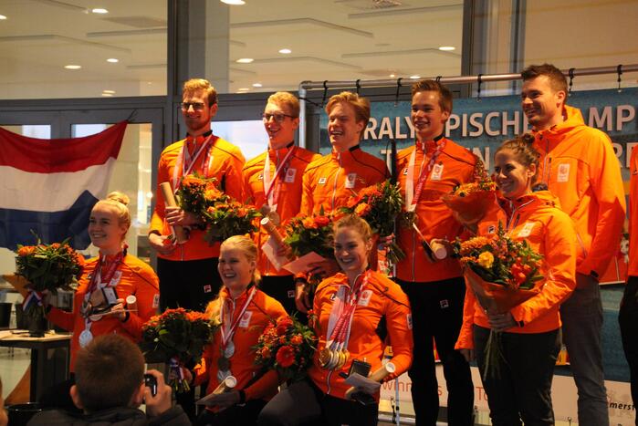 Paralympisch zwemteam gehuldigd