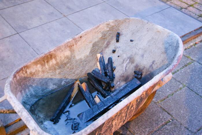 Brandweer blust schoorsteenbrand