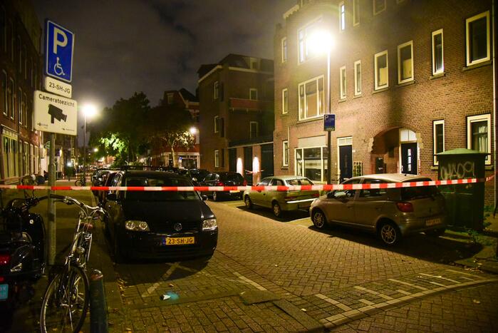 Man in auto neergeschoten