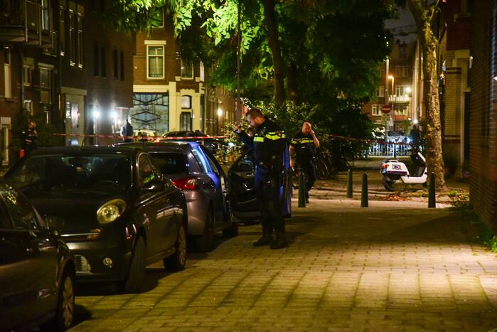 Man in auto neergeschoten