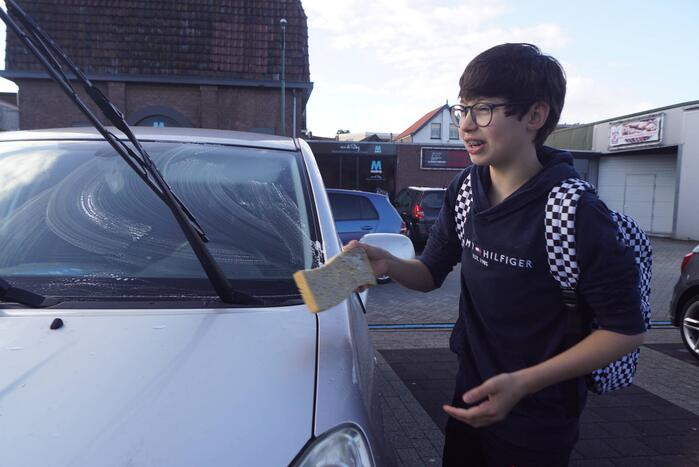 Leerlingen halen geld op voor Stichting Dierenzorg Eemland