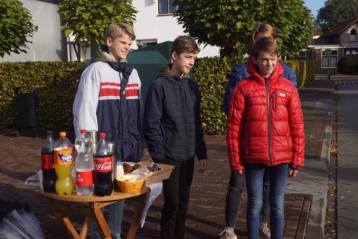 Leerlingen halen geld op voor Stichting Dierenzorg Eemland