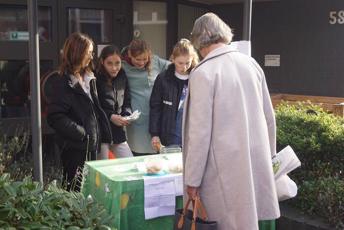 Leerlingen halen geld op voor Stichting Dierenzorg Eemland