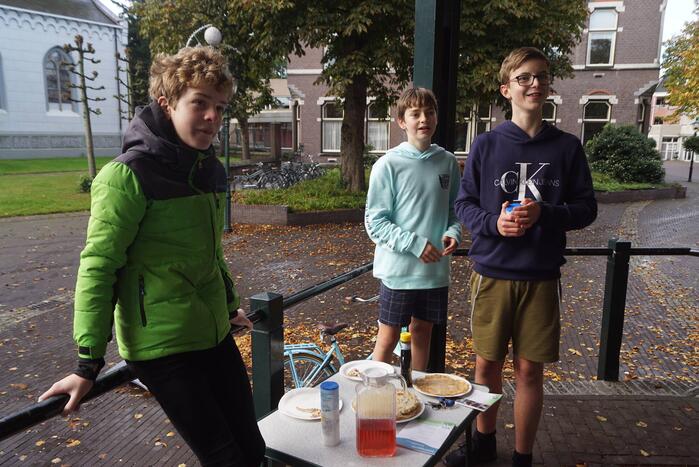 Leerlingen halen geld op voor Stichting Dierenzorg Eemland