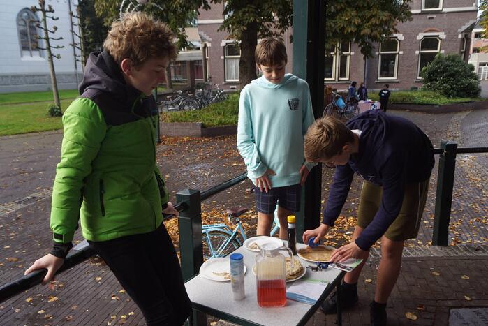 Leerlingen halen geld op voor Stichting Dierenzorg Eemland