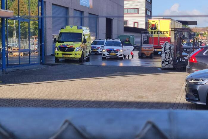 Traumahelikopter landt op bedrijventerrein Kievitsmeent