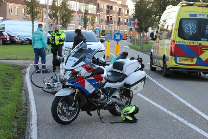 Kind op fiets aangereden door auto