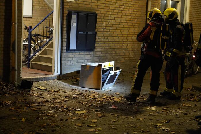 Magnetron door bewoner uit raam gegooid