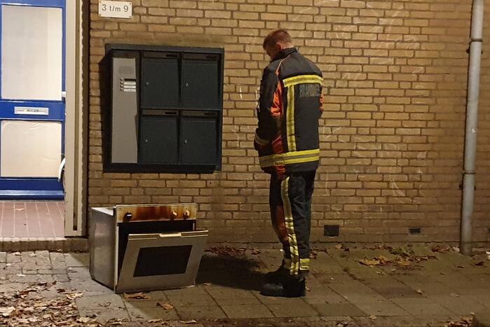 Magnetron door bewoner uit raam gegooid