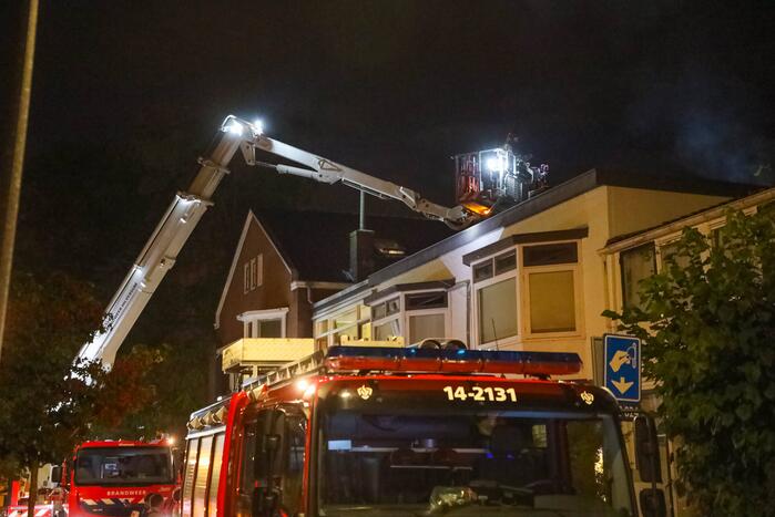 Rook vanaf dak woning blijkt openhaard te zijn