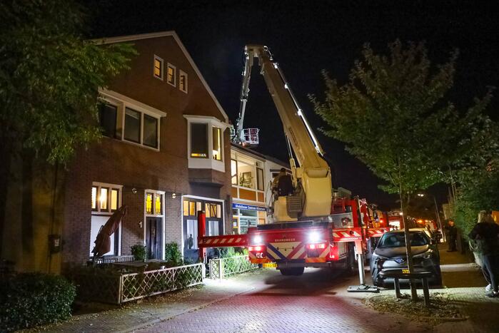 Rook vanaf dak woning blijkt openhaard te zijn