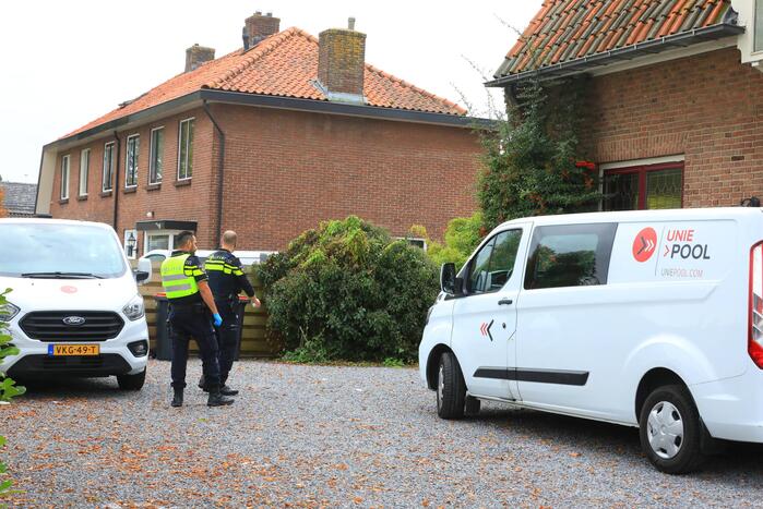 Agressieve pool slaat raam in en raakt gewond