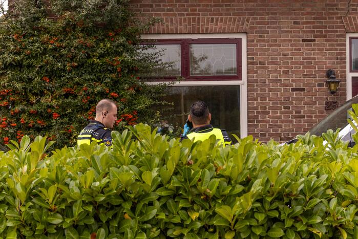 Agressieve pool slaat raam in en raakt gewond