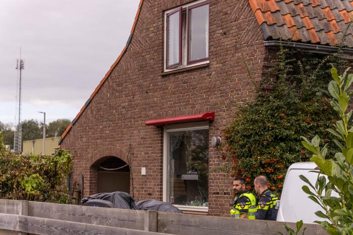 Agressieve pool slaat raam in en raakt gewond